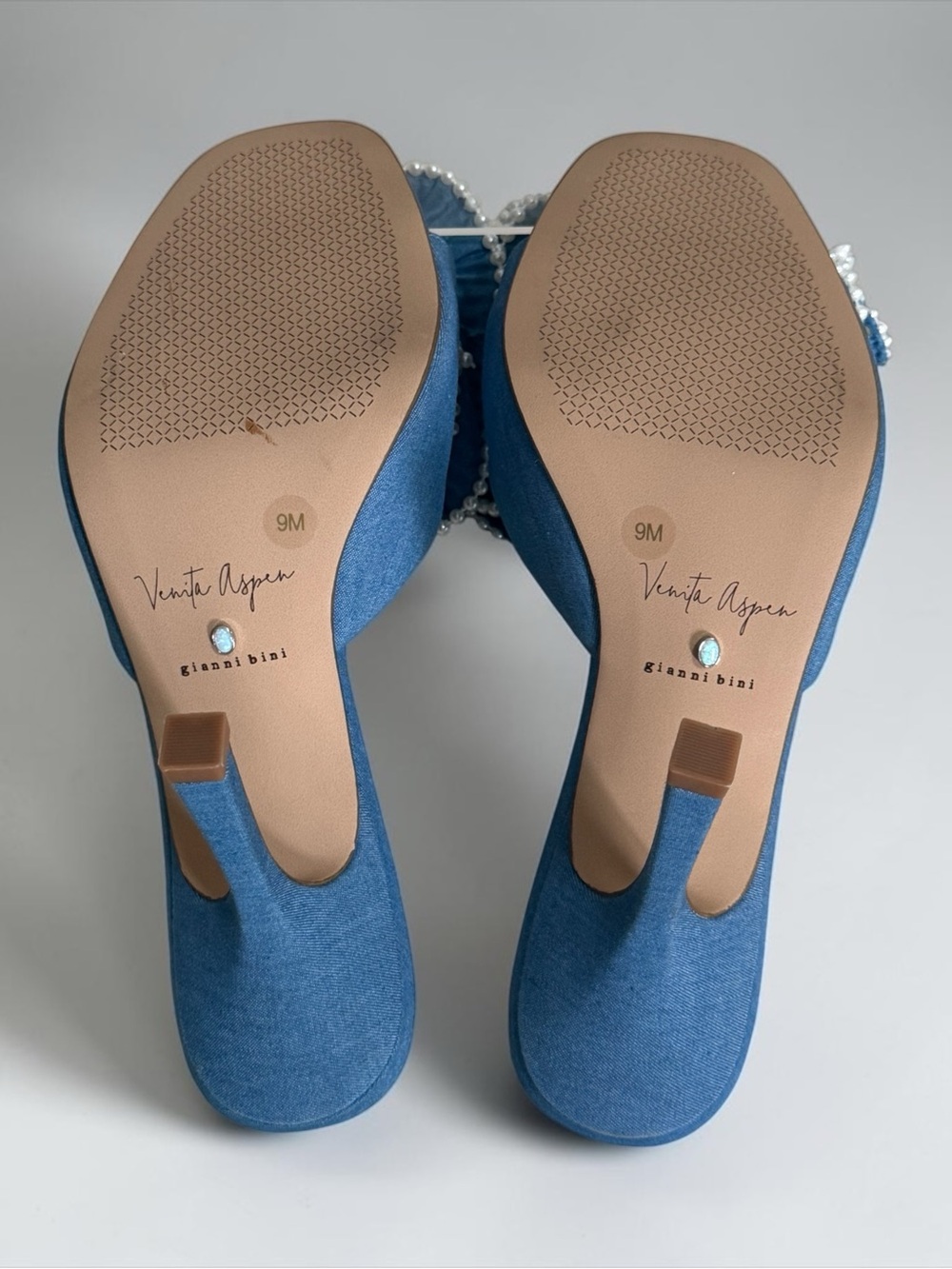 Gianni Bini Blue Denim Pearl-Trim Bow Slide Mules! Size 9! EUC!!! - Picture 10 of 13